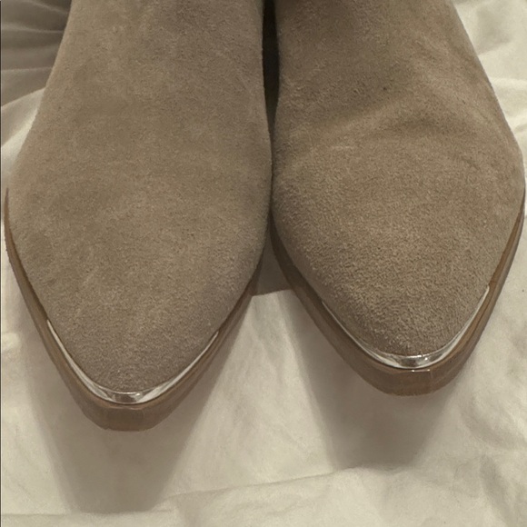 Marc Fisher Chelsea style suede ankle booties pointed toe - Picture 3 of 7